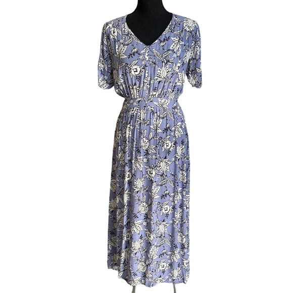 PinkyOtto Dresses & Skirts - Pinkyotto Blue and White Floral Maxi Dress Sz M